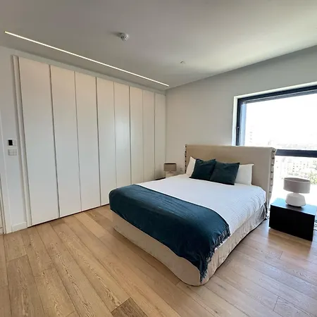 Skyhigh Park View Apartment *