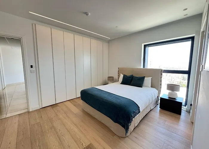 Skyhigh Park View Apartment *